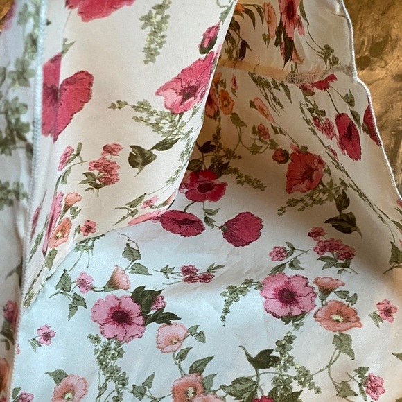 Ivory Love S/M Long Floral Kimono Cardigan- silky feel Floral Kimono with Fringe - Picture 8 of 13